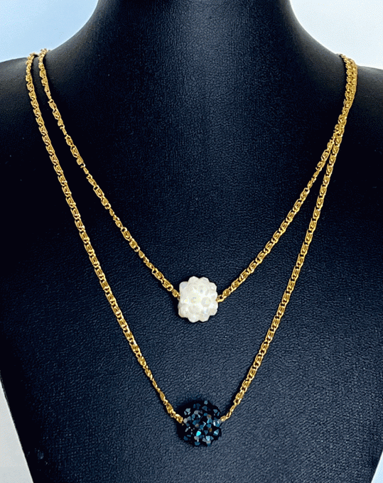 collier acier inoxydable plaqué doré et perle de résine strass AB